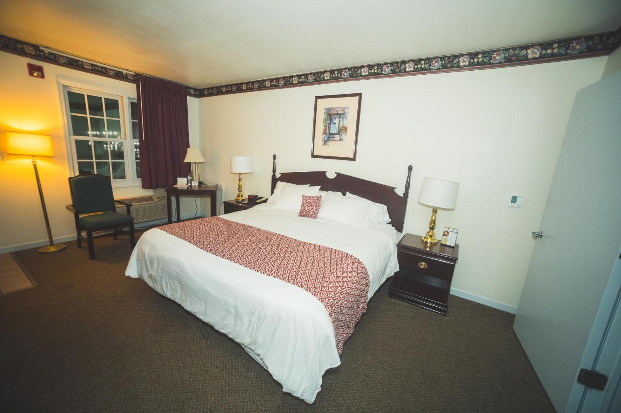 The Chalet Motel Mequon Exterior photo