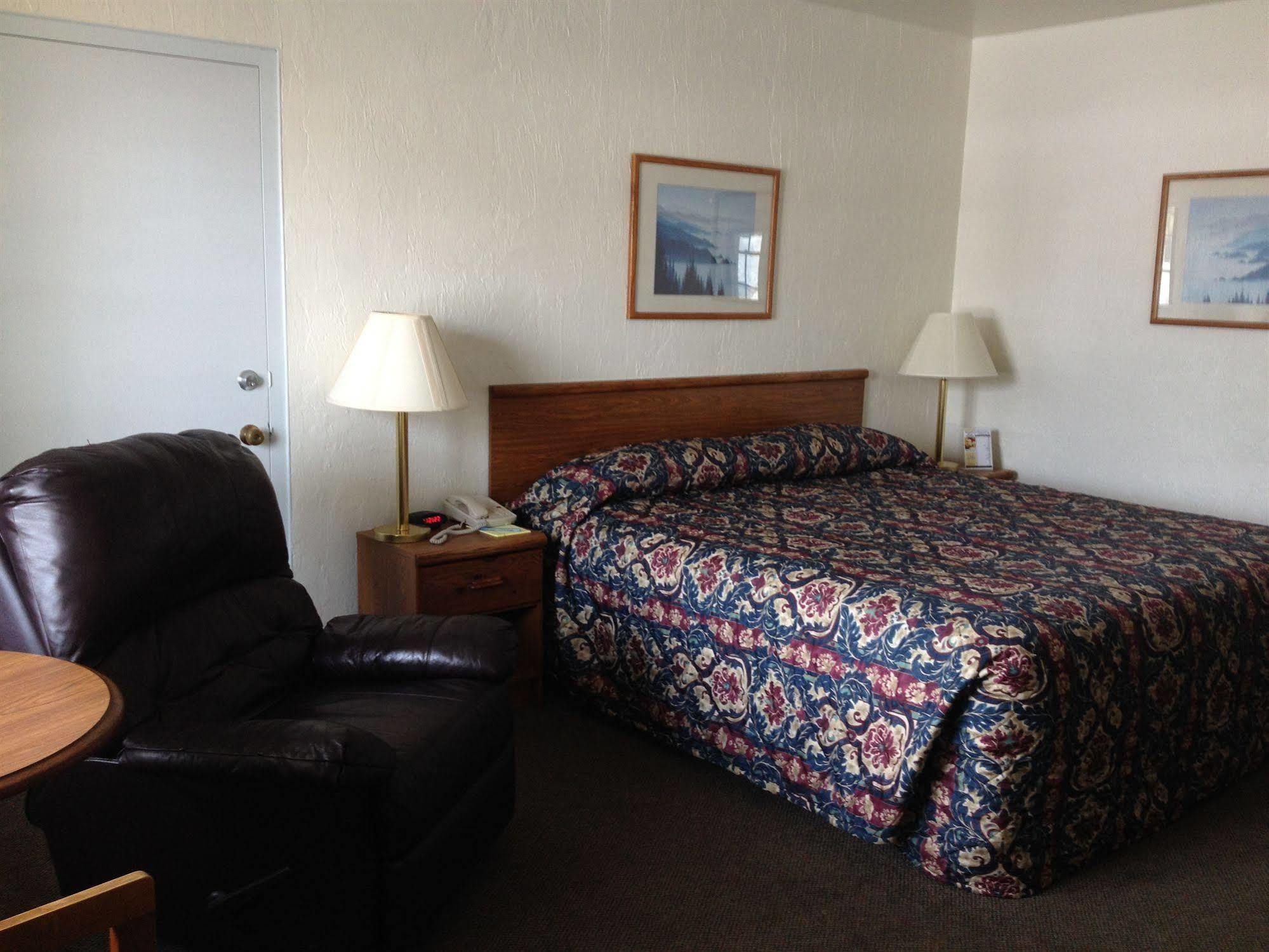 The Chalet Motel Mequon Exterior photo